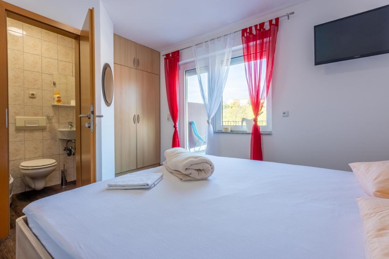 Rimac Apartment And Rooms Novi Vinodolski Esterno foto